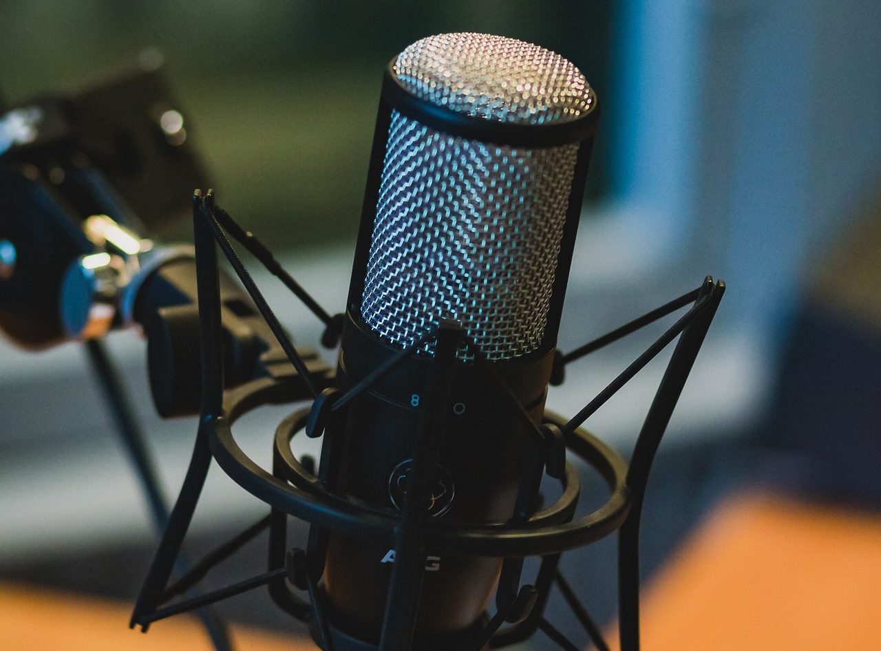 mikrofon-freepik